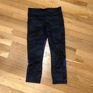 Lulu lemon navy camouflage legging size 6